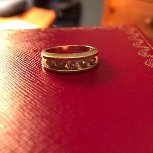 5 diamond stone wedding ring